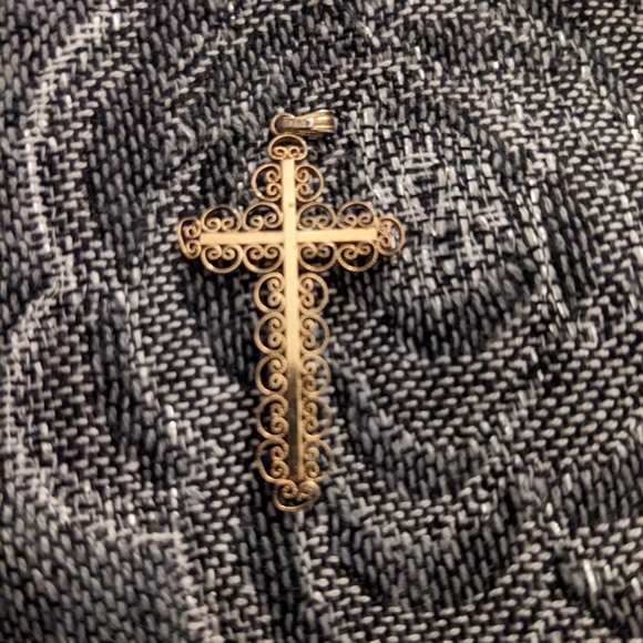 Gold plated cross pendant - Picture 3 of 3